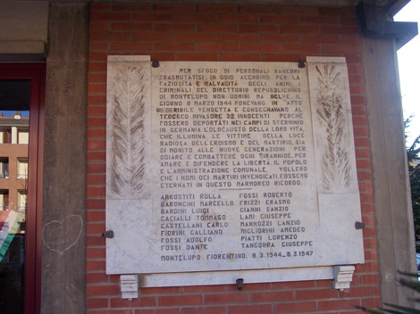 Lapide commemorativa dedicata ai deportati, ricordando le vittime e i martiri della seconda guerra mondiale.