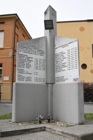 Monumento ai Caduti di Albareto, dedicato alla memoria dei sacrifici dei soldati locali.