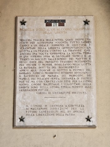 Lapide commemorativa dedicata ai volontari della Libertà, onore ai caduti per la patria e la libertà.