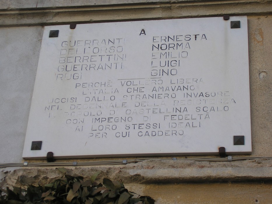Lapide commemorativa a Castellina Scalo in memoria dei caduti per la libertà.