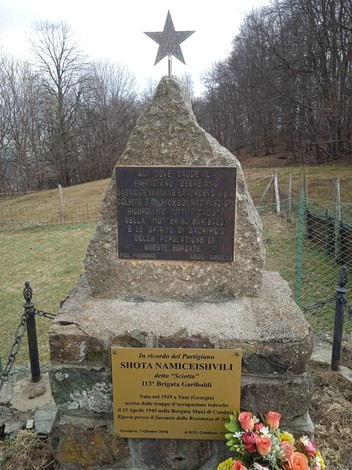 Cippo commemorativo a Namiceishvili, dedicato al partigiano Shota Namiceishvili, eroico combattente georgiano.