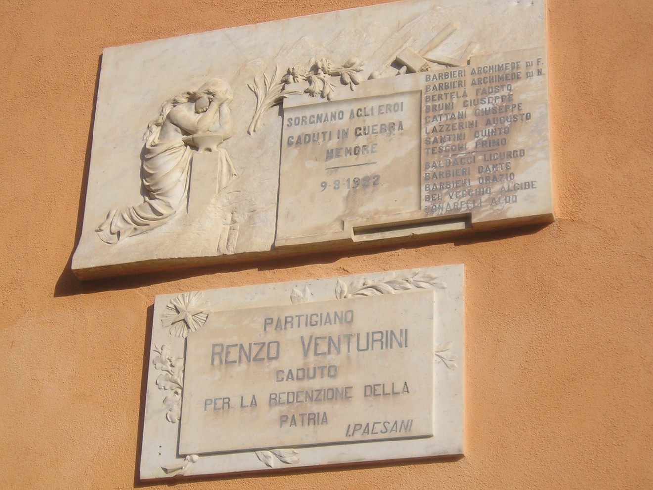 Lapide in memoria di Renzo Venturini, partigiano caduto per la redenzione della patria.