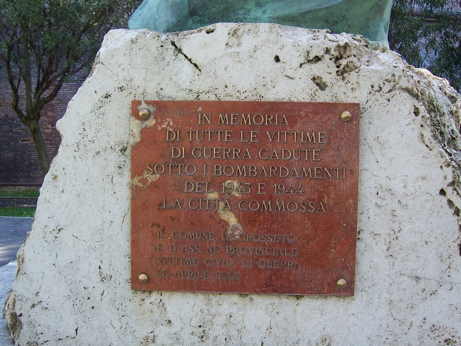 Monumento commemorativo dedicato alle vittime dei bombardamenti della Seconda Guerra Mondiale, a Grosseto.