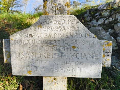 Monumento commemorativo nel Parco della Linea Gotica, dedicato ai caduti della Prima Guerra Mondiale.