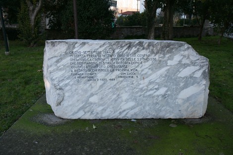 Monumento ai caduti di Nozzano, dedicato alle vittime della guerra e della deportazione.