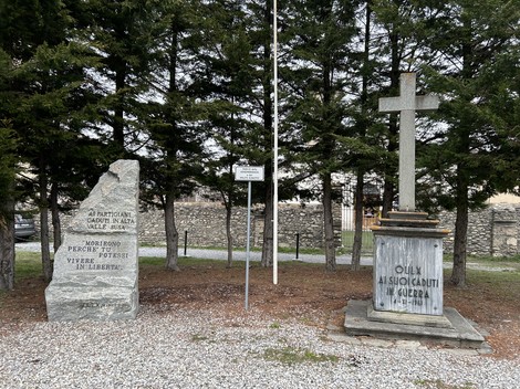 Monumento ai partigiani caduti, Alta Valle Susa, a ricordo del sacrificio per la libertà.