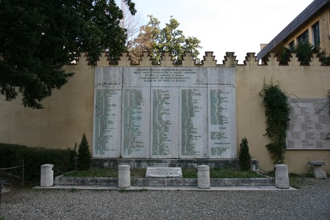 Monumento commemorativo che onora la memoria della comunità ebraica.