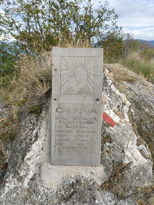 Lapide commemorativa per l'eccidio di Capraia, in memoria delle vittime di eventi tragici del 1944.