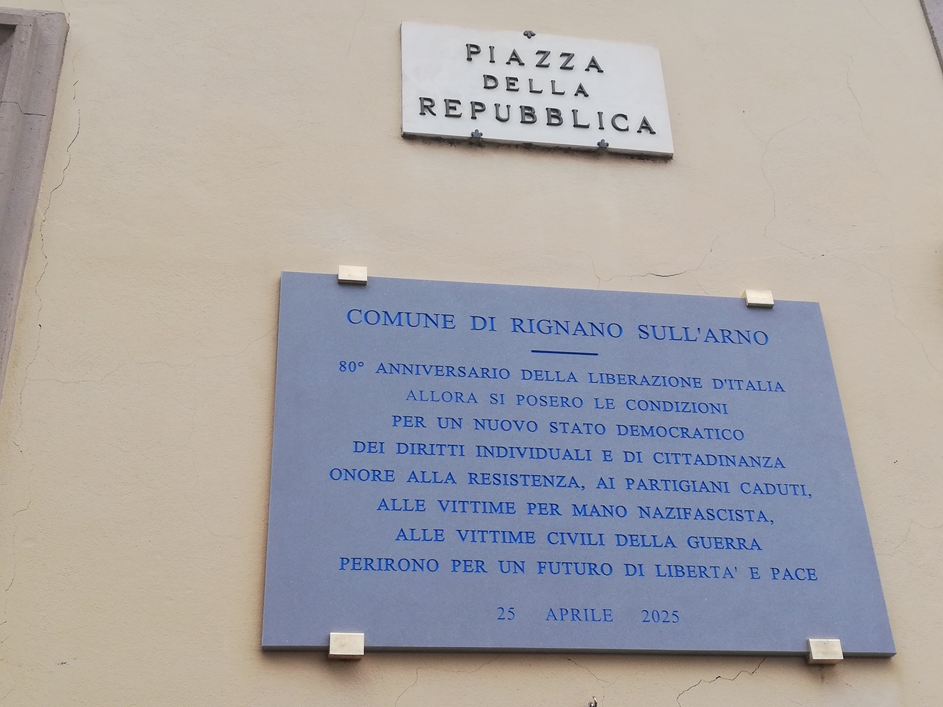 Lapide commemorativa per l'ottantesimo anniversario della liberazione d'Italia a Rignano sull'Arno.
