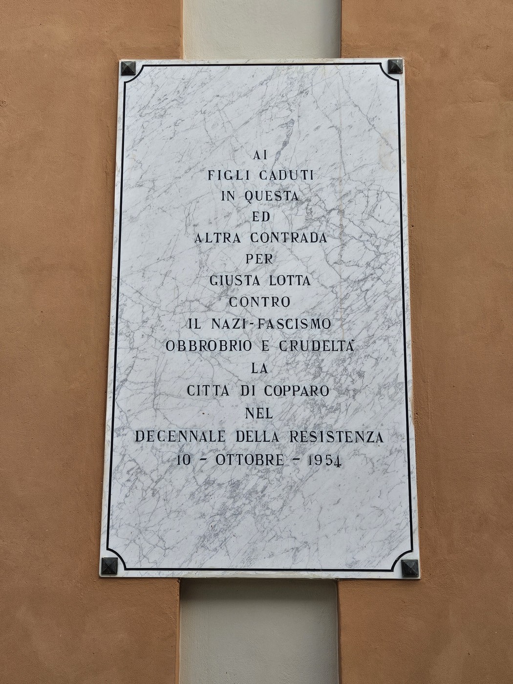 Lapidi commemorative dedicate ai partigiani caduti nella lotta contro il nazifascismo a Copparo.