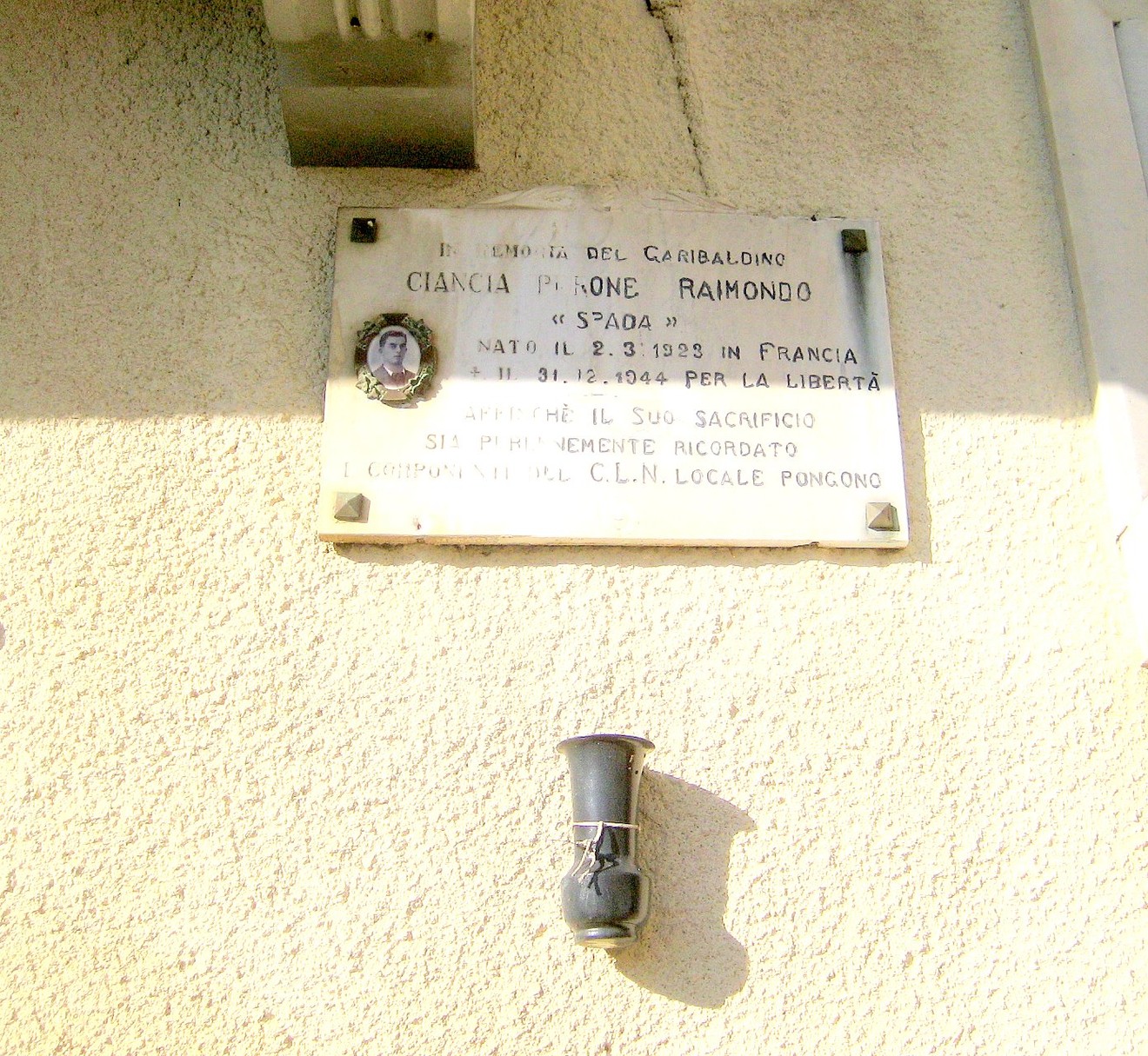 Lapide commemorativa dedicata a Ciancia Perone, garibaldino, per il suo sacrificio per la libertà.
