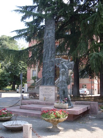 Monumento ai Caduti della Liberazione, commemorazione dei protagonisti della resistenza e della libertà.