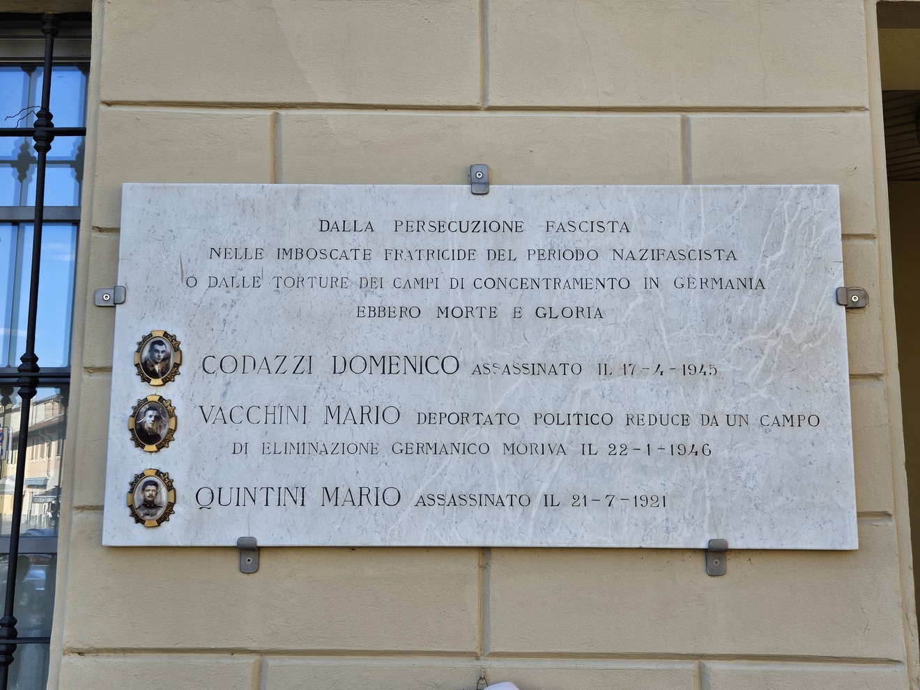 Lapide commemorativa ai caduti antifascisti di Lodi Vecchio, in ricordo di coloro che hanno combattuto per la libertà.