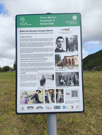 Immagine di un pannello informativo sul tema "L'angelo in bicicletta" nel Parco Storico Regionale di Monte Sole.