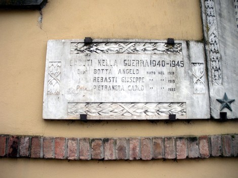 Lapide commemorativa ai caduti di Montescano, in memoria dei soldati della Seconda Guerra Mondiale.
