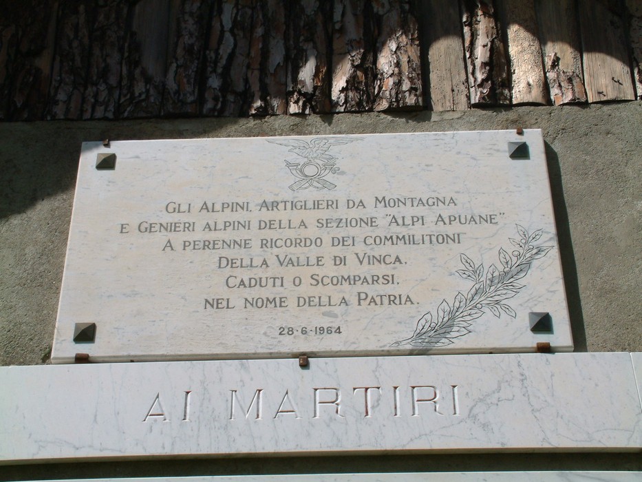 Cappella ai Martiri: monumento commemorativo dedicato agli alpinisti caduti nella Valle di Vinca.