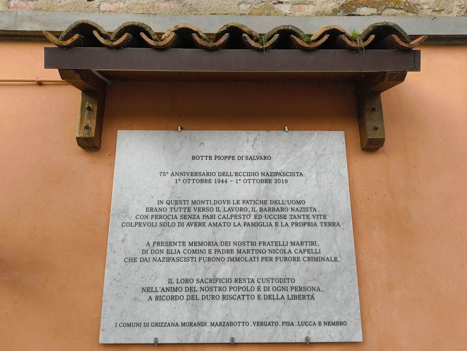 Monumento agli uccisi della Botte di Pioppe, in memoria delle vittime del nazifascismo. Rappresenta il ricordo e il sacrificio.