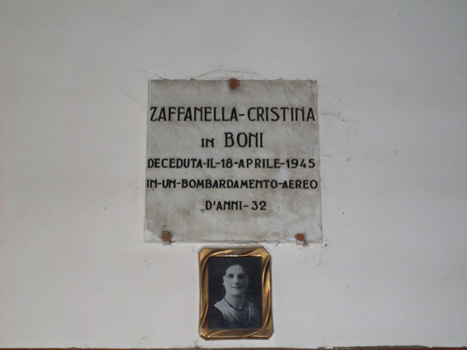 Lapide commemorativa a Zafanella in ricordo di Cristina, deceduta il 18 aprile 1945 a 32 anni.