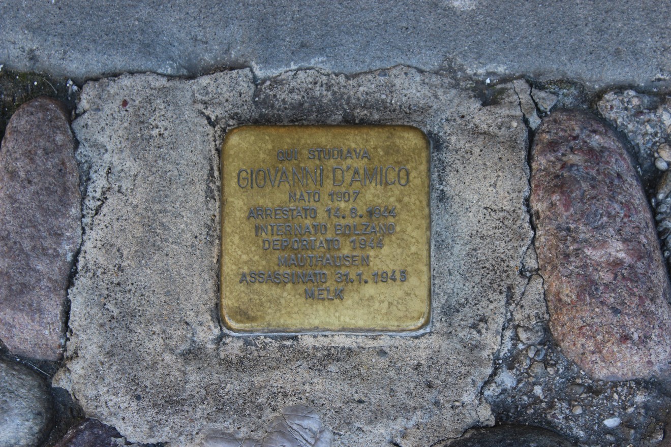 Pietra d'inciampo dedicata a Giovanni D'Amico, vittima della persecuzione nazista.