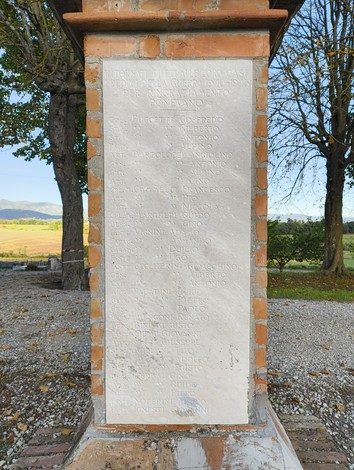 Tabernacolo dedicato ai reduci di Gabbiano, memoriale di commemorazione e onore ai caduti.