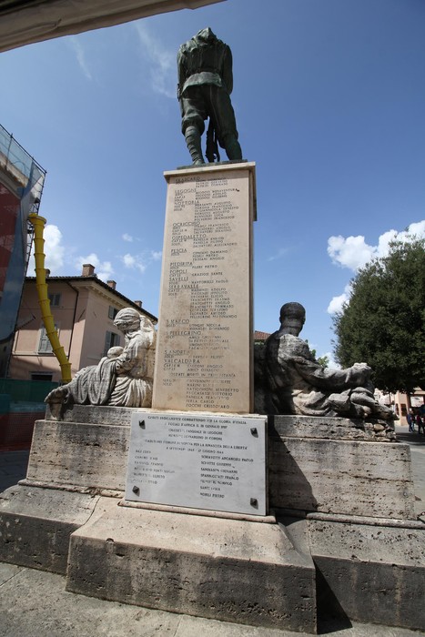 Monumento ai caduti di Norcia, commemorazione dei valorosi che hanno sacrificato la loro vita.