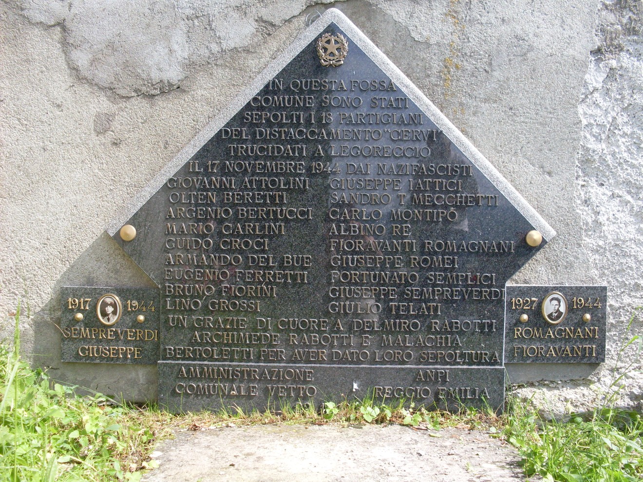 Monumento dedicato ai caduti partigiani di Legoreccio, commemorando il sacrificio e la memoria.
