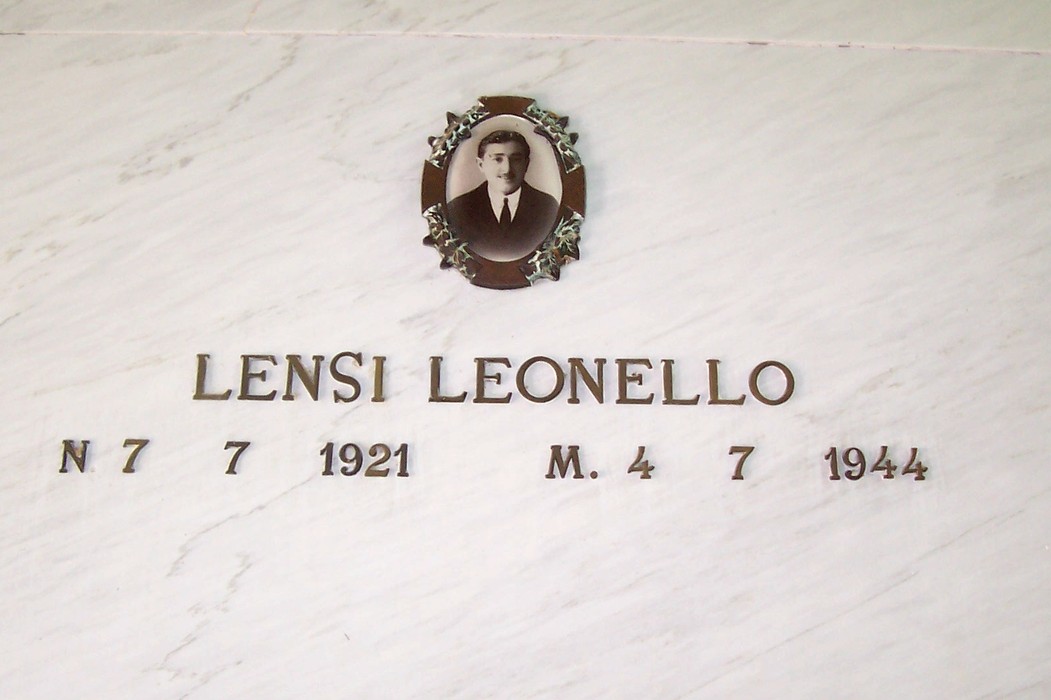 Sacrario dei caduti di Soci, commemorazione di Lensi Leonello, caduto nella Seconda Guerra Mondiale.