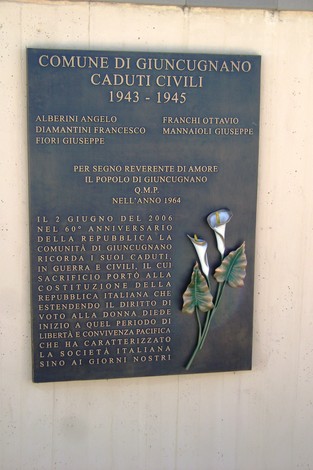Monumento ai caduti di Giuncugnano, commemorazione di coloro che hanno perso la vita tra il 1943 e il 1945.