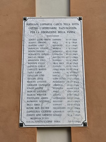 Lapidi commemorative dedicate ai partigiani copparesi caduti nella lotta contro il nazifascismo.