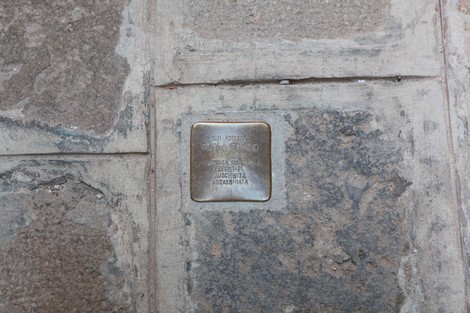 Pietra d'inciampo a Sonino commemorativa di vittime della persecuzione nazista.
