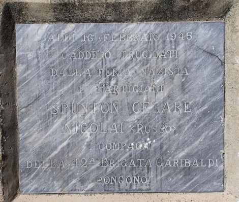Lapide commemorativa dedicata ai partigiani Spunton e Nicolai, caduti il 16 febbraio 1945.