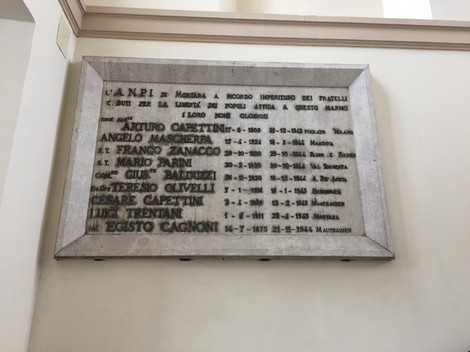 Lapide commemorativa dedicata ai resistenti di Mortara, in onore dei caduti della Resistenza.