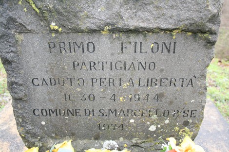 Cippo commemorativo di Primo Filoni, partigiano caduto per la libertà il 30 aprile 1944 a S. Marcello Pistoiese.