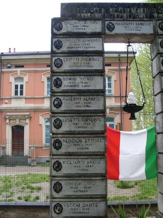 Monumento commemorativo ai caduti di San Giovanni, omaggio ai soldati caduti in guerra.