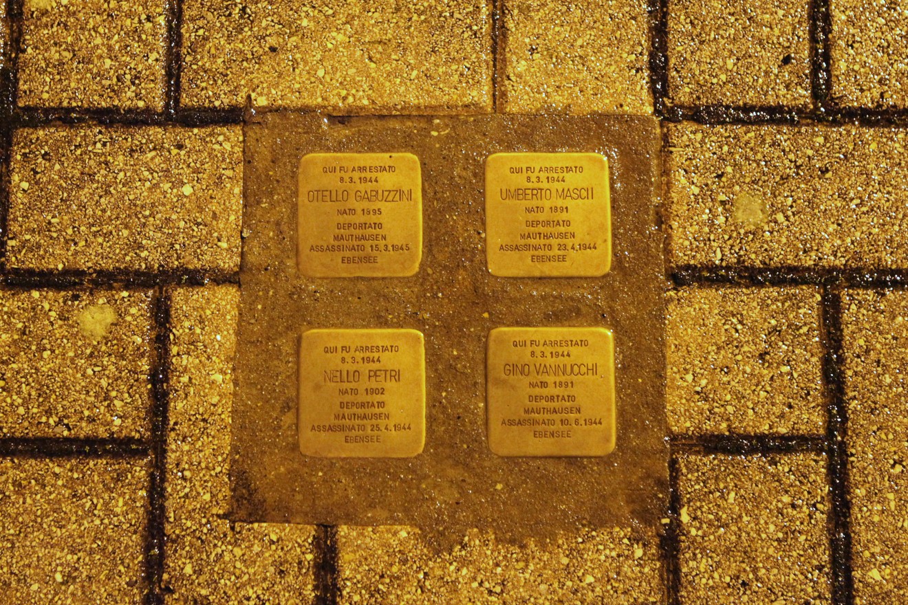 Pietre d'inciampo dedicate a Giachetti, Ciabatti e altri, commemorando la loro memoria.