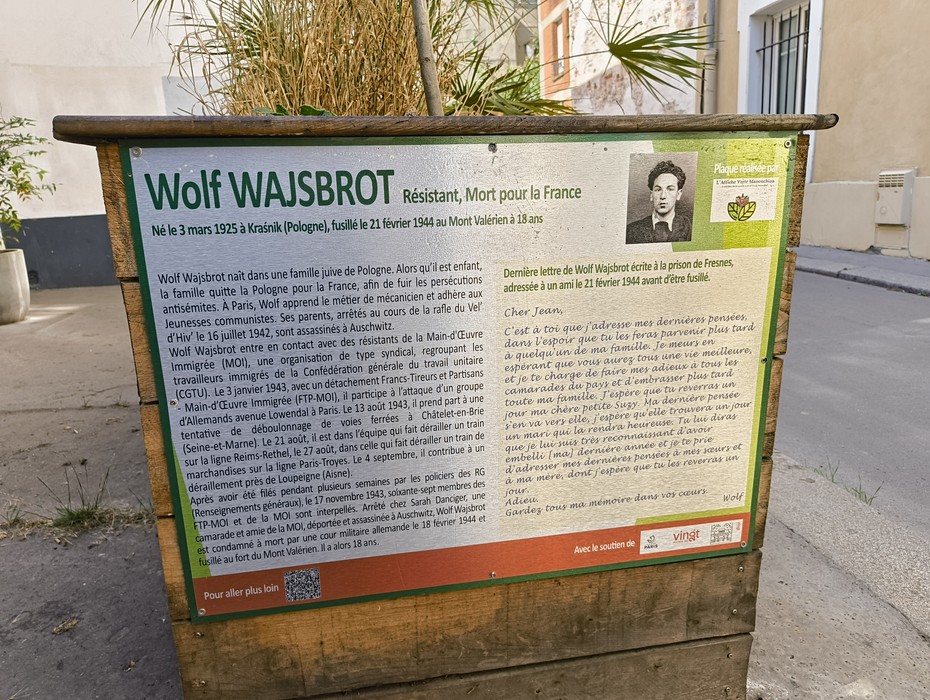 Targa commemorativa di Wolf Wajsbrot, resistente e martire per la Francia, situata al Gruppo Manouchian.