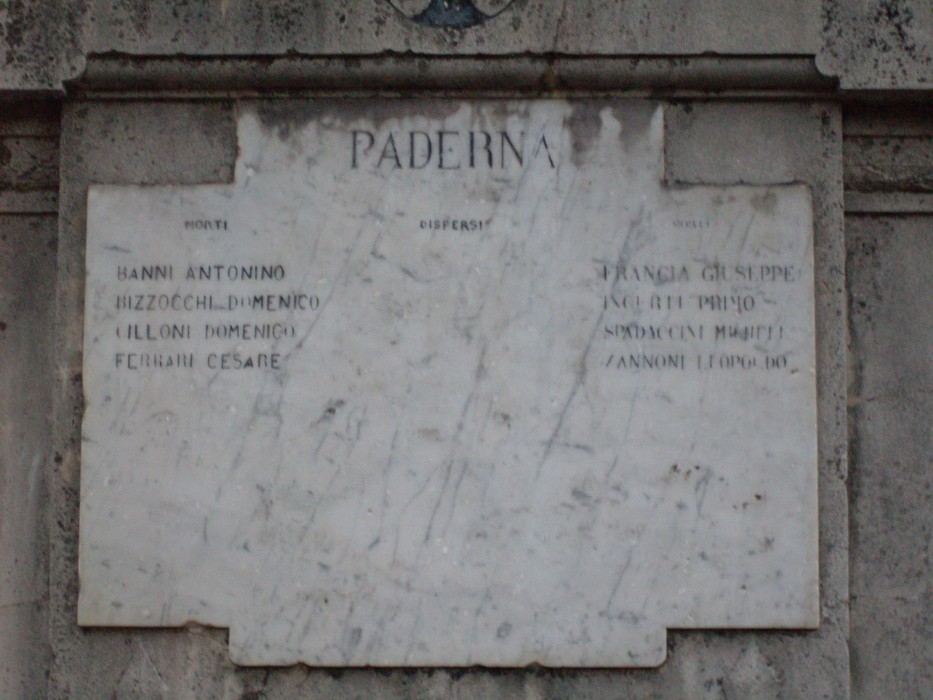 Monumento ai Caduti di Vezzano, dedicato a chi ha sacrificato la vita per la patria.