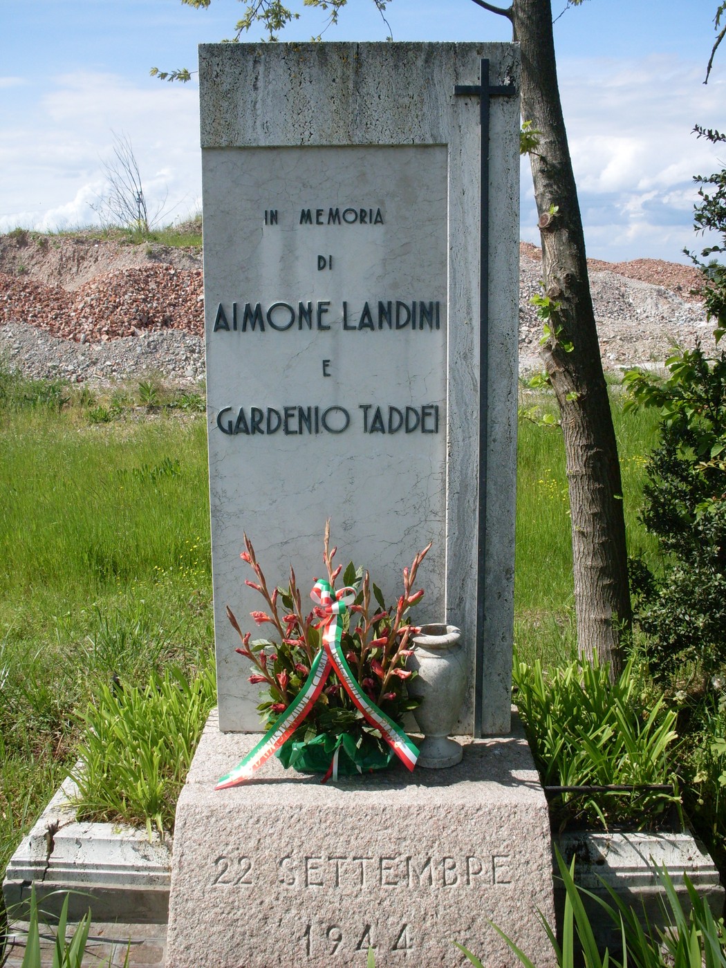 Cippo commemorativo dedicato a Aimone Landini e Gardenio Taddei, in memoria del 22 settembre 1944.