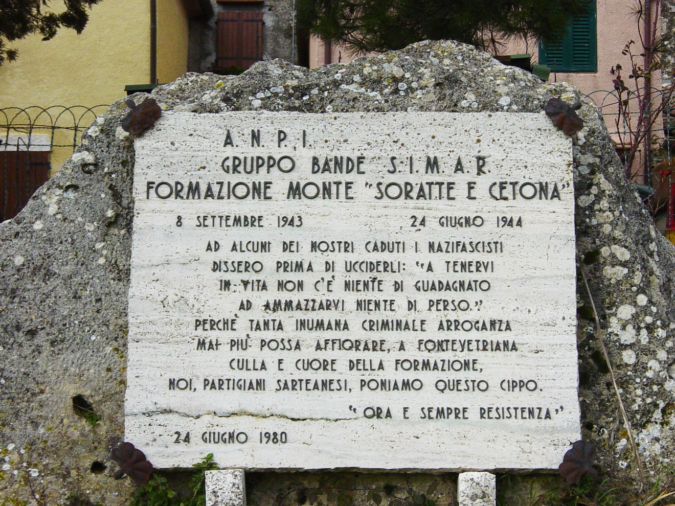 Monumento di Fontevetriana, memoriale dedicato ai partigiani caduti della formazione Monte Soratte e Cetona.