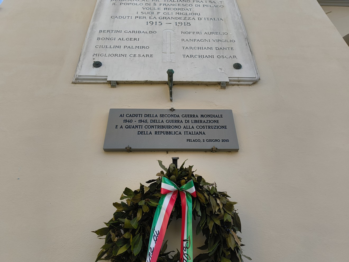 Lapide commemorativa ai caduti di San Francesco, in onore dei militari delle guerre mondiali.