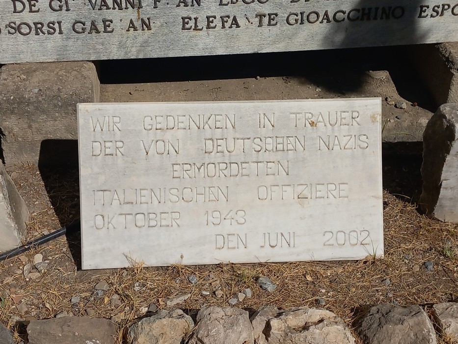 Sacrario dei caduti di Kos con memoriale a commemorazione delle vittime italiane del nazismo.