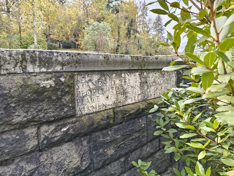 Cimitero di guerra sudafricano, luogo di commemorazione e riflessione per i caduti.