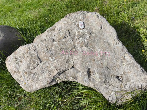Monumento ai partigiani caduti a Monte Sabbiuno, in onore della Resistenza e della libertà.