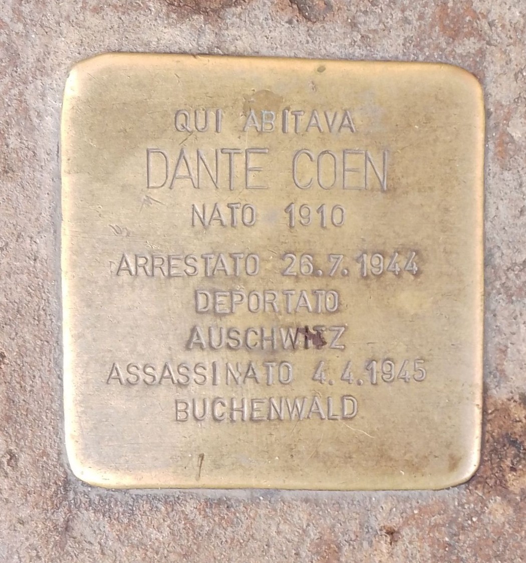 Pietra d'inciampo commemorativa dedicata a Dante Coen, con dettagli sulla sua deportazione e morte.