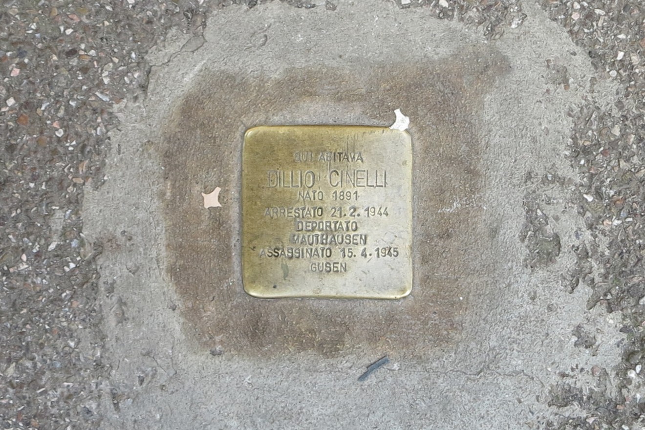 Pietra d'inciampo dedicata a Billo Cinelli, vittima della deportazione e assassinato il 15 aprile 1945.