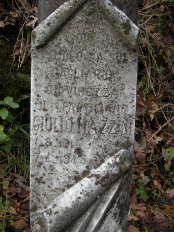 Cippo dedicato a Giuseppe Mazzini, figura chiave del risorgimento italiano.