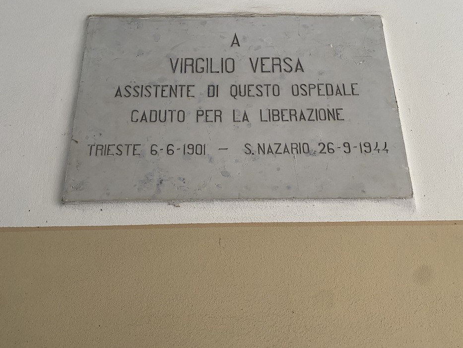 Lapide commemorativa dedicata a Virgilio Versa, assistente ospedaliero, caduto per la liberazione a Trieste.