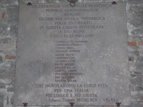 Lapide commemorativa dei caduti di San Gimignano, in onore dei loro sacrifici per la patria.