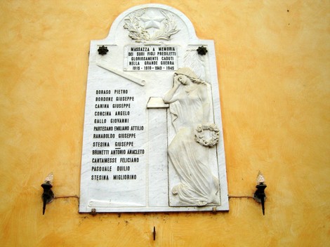 Lapide commemorativa ai caduti di Massazza, in ricordo dei soldati della Grande Guerra 1915-1918.