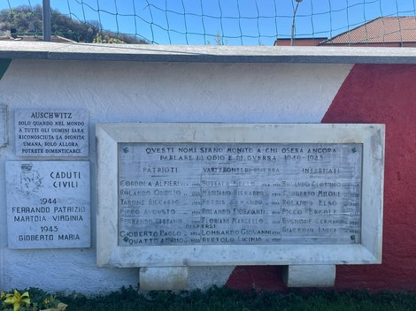 Lapidi commemorative dei caduti di Vaie, in onore dei patrioti della Seconda Guerra Mondiale.